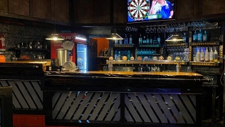 Всё меню кухни и напитки в баре «Полная кружка»