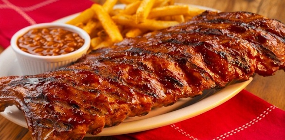 Всё меню кухни, напитки и подарок в сети ресторанов Ribs & Wings за полцены