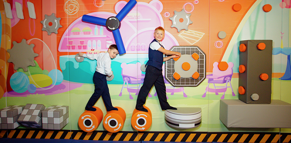 Вселенная развлечений из 13 аттракционов и музеев в «Смайл Парк»