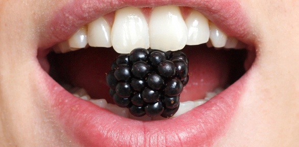 Гигиена полости рта с чисткой по системе AirFlow в клинике «Реал»