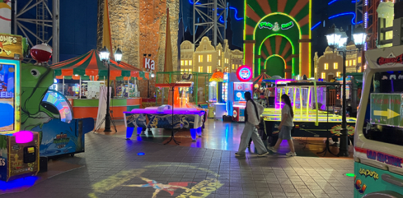 Занятие на скалодроме в ТРК «Глобал Сити» в парке развлечений Play Day