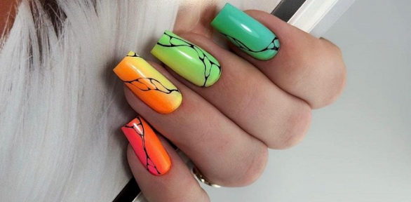 Маникюр и педикюр с покрытием гель-лаком в студии красоты Sky Beauty Centre