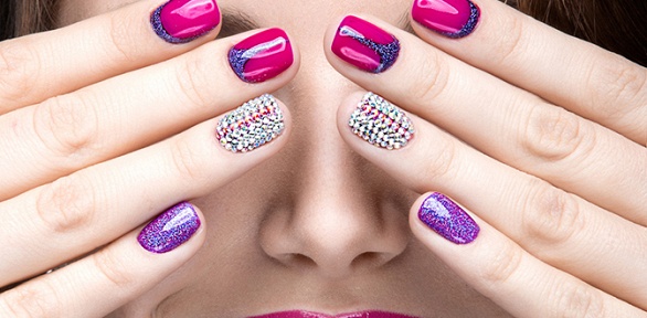 Маникюр и педикюр с покрытием гель-лаком Luxio в студии маникюра Peek-a-boo