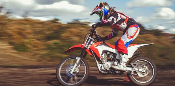 90 минут катания на мотоциклах эндуро от компании «Эндуроленд»