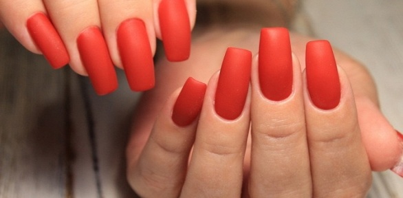 Маникюр и педикюр с покрытием гель-лаком в салоне TaipBeauty