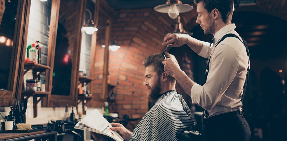 Мужская стрижка, моделирование бороды, бритье в барбершопе Boston