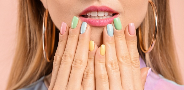 Маникюр и педикюр с покрытием гель-лаком в студии мастера Антонины Дреминой