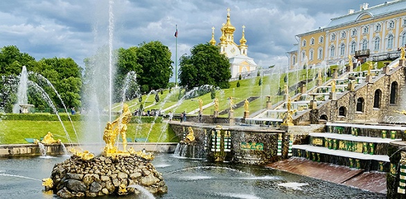 <b>Скидка до 70%.</b> Экскурсия для детей и взрослых в Петергоф: «Петергоф, фонтаны и парки» от компании «Незабываемый Питер»
