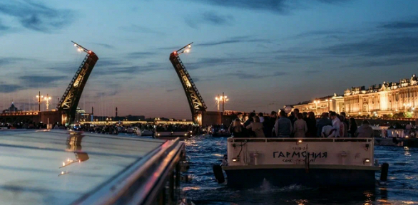 Ночная прогулка на теплоходе «Магия разводных мостов»
