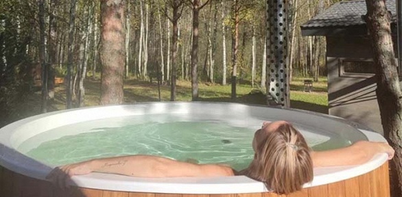 Проживание в доме на базе отдыха «Лес Холидейс»