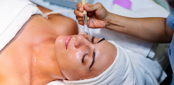 Чистка, пилинг, карбокситерапия в территории красивых людей «Эстетик»