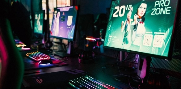 <b>Скидка до 50%.</b> Абонемент на игры в компьютерном клубе Full Focus