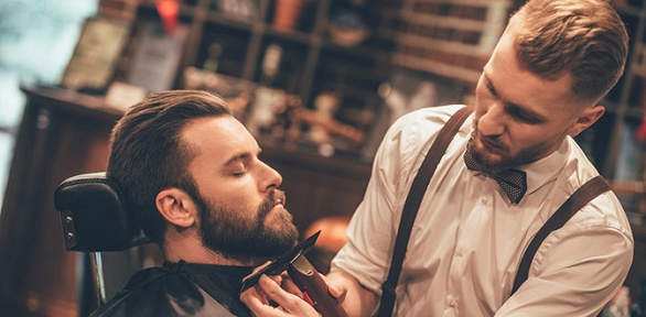 Мужская стрижка, оформление бороды в барбершопе Men’s World
