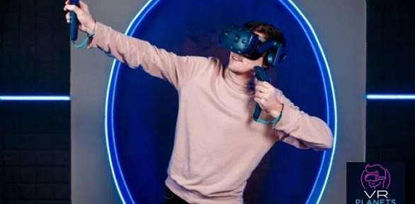 Игра в шлеме Oculus Quest 2, Sony PlayStation 5 в клубе VR Planets