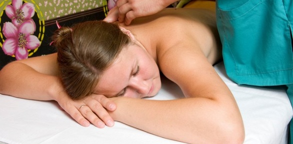 Антицеллюлитный массаж с обертыванием в салоне красоты «Гармония тела»