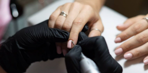 Маникюр и педикюр с покрытием гель-лаком в салоне красоты Image Lab