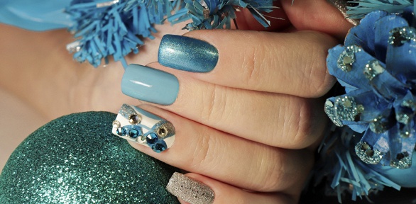 Аппаратный маникюр с покрытием в студии «Матрешки»