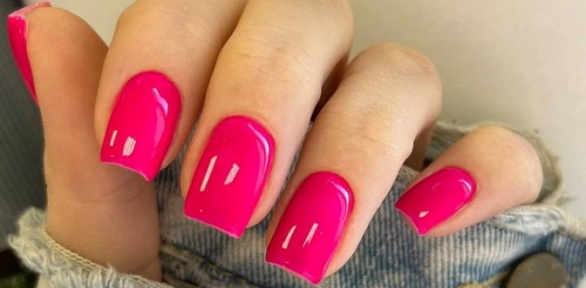 Маникюр и педикюр с покрытием гель-лаком в студии NikaNail