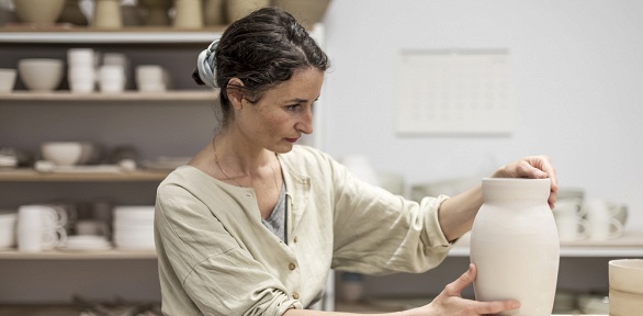 Посещение мастер-класса по лепке из глины в мастерской «Ремесломания»