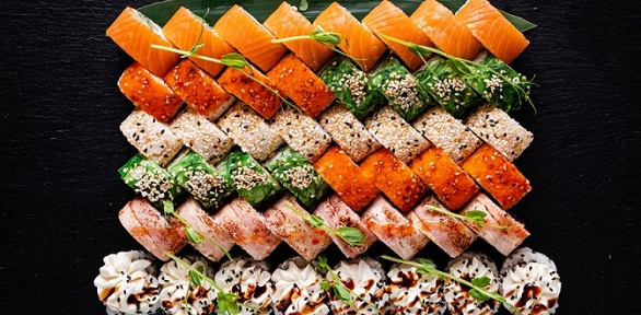 Всё меню роллов от службы доставки «Империя вкуса» за полцены