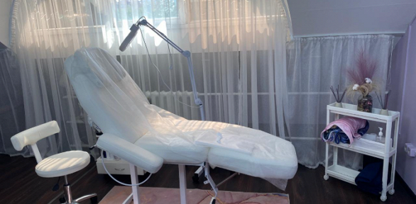 Массаж лица, чистка, пилинг, карбокситерапия в студии Aesthetic Room