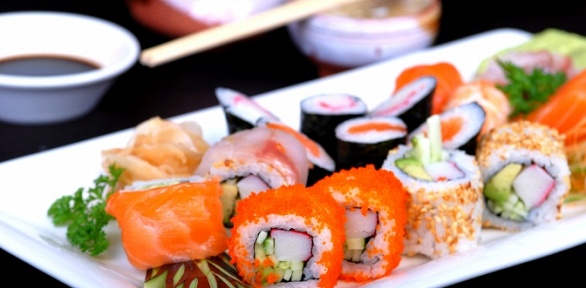 Промонаборы на выбор от службы доставки Sushi-City за полцены
