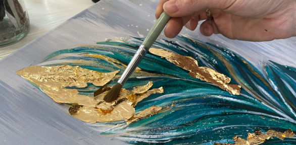 Мастер-класс по живописи, рисованию акрилом, поталью в студии «ТвориАрти»