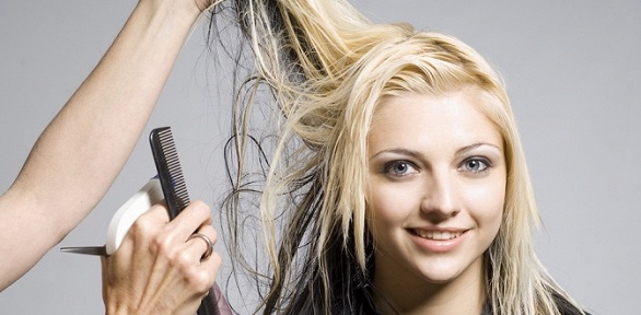 <b>Скидка до 55%.</b> Стрижка, кератиновое выпрямление, восстановление или окрашивание волос в салоне красоты «Фою»