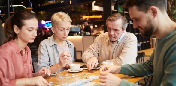 Участие в настольных играх в антикафе «Караван подарков»