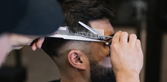 Мужская стрижка и оформление бороды в мужской парикмахерской Bon
