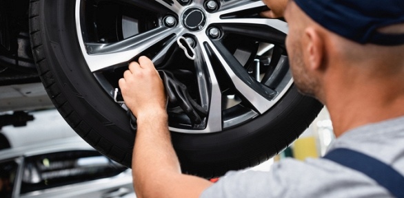 Шиномонтаж и балансировка колес в автосервисе CarClass