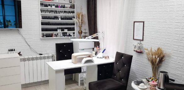 Маникюр и педикюр с покрытием гель-лаком в студии маникюра Sally Nails