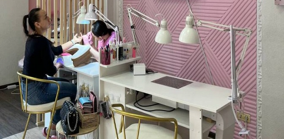 Маникюр и педикюр с покрытием в студии маникюра Latkina