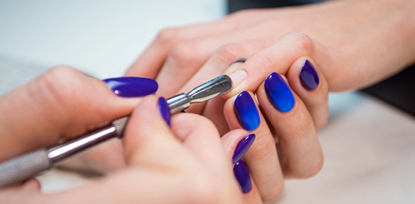 Маникюр с покрытием, наращивание ногтей в студии красоты Devochki