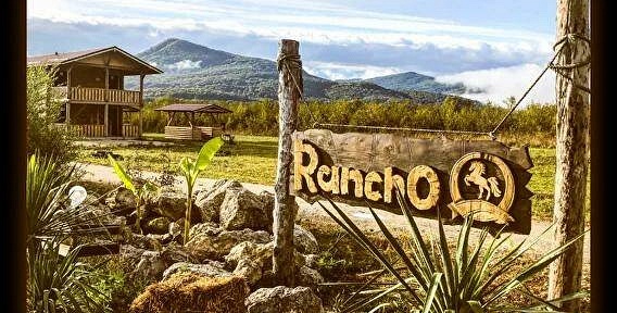 Отдых с завтраком, посещением бани и купели в гостевом доме «Ранчо»