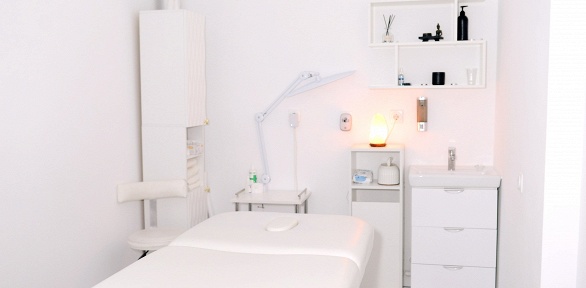 Чистка лица и спины, пилинг, массаж лица в клинике «Про красоту и здоровье»