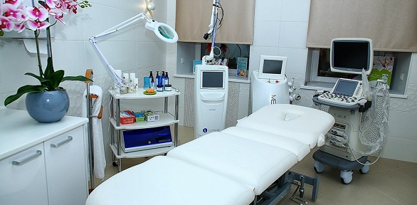 Чистка лица или спины, пилинги и микротоки в «IQ клинике»