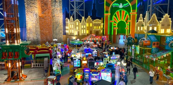 До 5 часов игры на аппаратах и аттракционах в парке Play Day