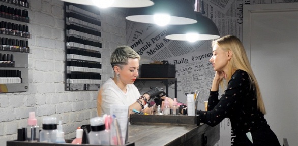 Маникюр и педикюр с покрытием гель-лаком в сети студий NaPravo