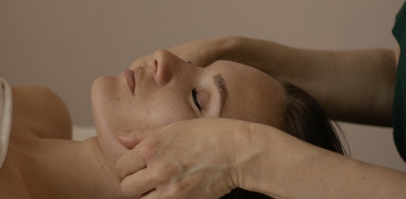 Чистка, пилинг, массаж и процедура «Indiba лица» в студии «Свет Бьюти»