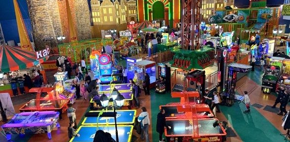 До 5 часов игры на аппаратах и аттракционах в парке Play Day