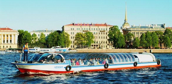 <b>Скидка до 51%.</b> Билет на прогулку на теплоходе с причала Адмиралтейская набережная 2 от компании «Драйвер»