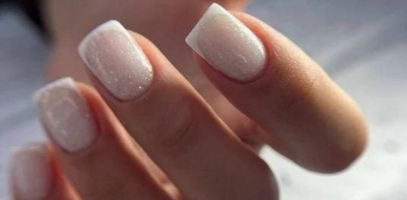 Маникюр и педикюр или наращивание ногтей в студии красоты «НогтепилЪня»