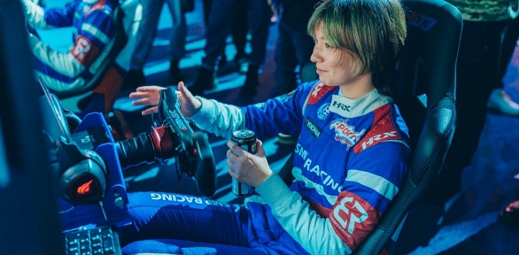 Заезды на автосимуляторе для одного или двоих в клубе SMP Esports