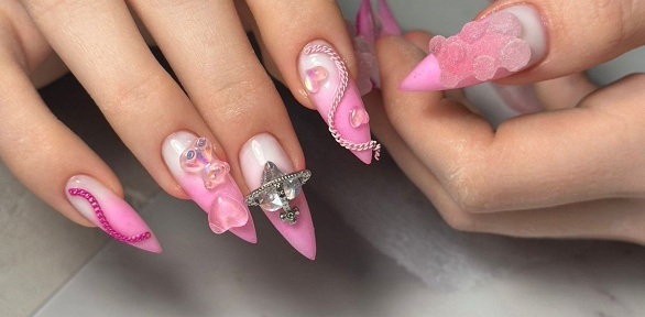 Маникюр и педикюр с покрытием гель-лаком в салоне Nails 4 You Darling