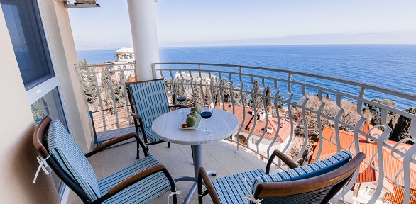 Отдых в Крыму на берегу Черного моря с завтраком в отеле Blumarin
