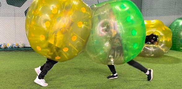 Свидание в шарах, игра в бампербол в клубе Bumperball SPB