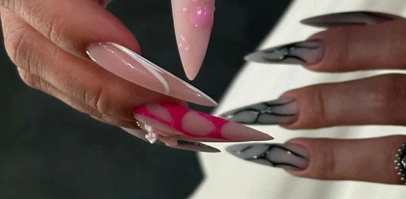 Маникюр или педикюр с покрытием в сети City Nails