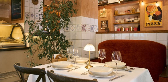 Всё меню кухни и напитки в итальянском ​кафе Centrale