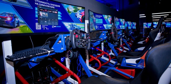 Заезды на автосимуляторе для одного или двоих в клубе SMP Esports